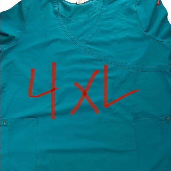 Bundle of 3- 4Xl Scrub Tops 🔥3for1🔥 - Picture 3 of 3